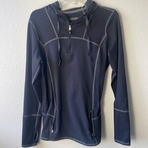 Kirkland Signature top workout size Large black athletic hooded top